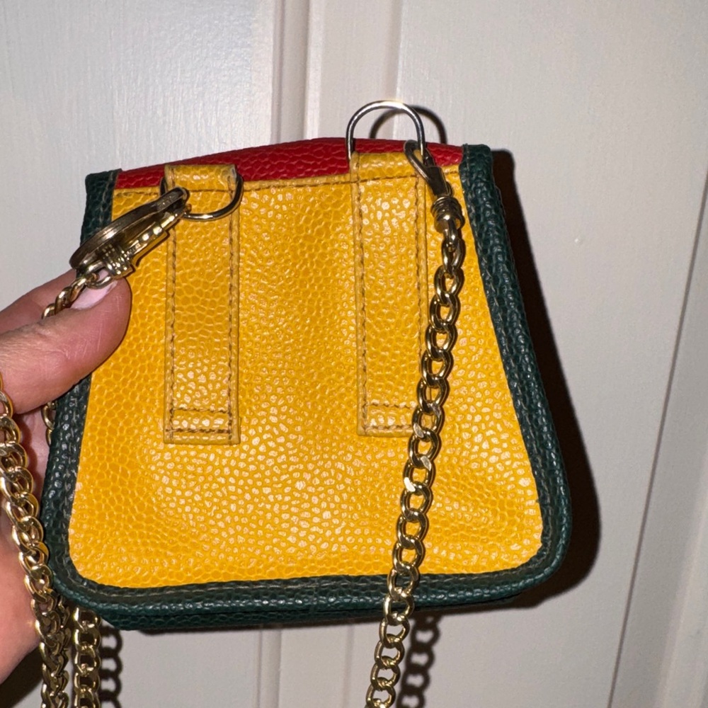 United Colors Of Benetton color block Mini Crossbody with Gold Chain belt bag - Picture 3 of 15
